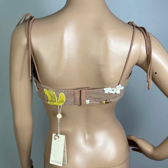 NEW FOR LOVE & LEMONS REVOLVE EMBROIDERED KNOT FRONT CROP TOP - Picture 8 of 9